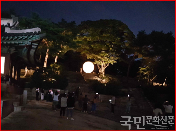 [크기변환]2022년 ‘궁궐에 내려온 보름달’ 현장 사진.png