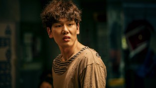 배우 이원석, 넷플릭스 시리즈 <스위트홈> 시즌2 '선크림남'으로 다시 돌아왔다