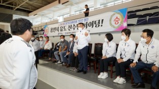 용인시의회, 제68회 경기도체전 참가 선수단 '열띤 응원'
