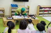 민속촌 인기캐릭터 ‘달고나 아저씨’ 어린이집서 이벤트 진행