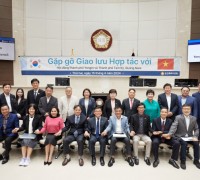 용인특례시의회, 베트남 꽝남성 땀끼시 방문단과 간담회 개최