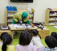 민속촌 인기캐릭터 ‘달고나 아저씨’ 어린이집서 이벤트 진행